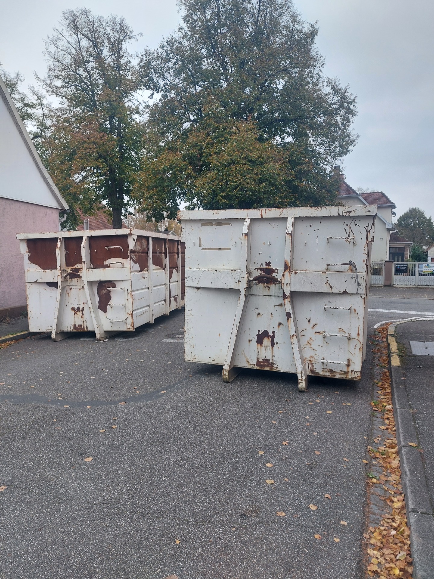 Chantier curage à bischwiller dans le 67 pour déchets de fin de chantier, bois, plâtre, gravats, ferraille, isolation, terre, fenêtres pvc, porte bois, espace vert......