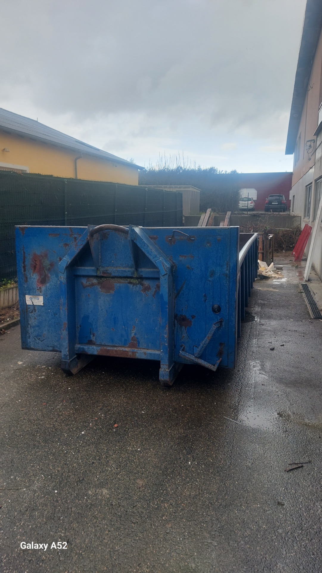 Location benne xpress, location benne à Strasbourg pour entreprises, particuliers, collectivités, administrations, pour une benne livrée dans l'heure chez vous ou au chantier, que vous soyez peintre, carreleur, couvreur, sanitaire, électricien, échafaudage, macon, coffreurs, garagiste, usine,magasins, entrepreneur, restauration, hôtel, menuiserie, élagueur, paysagiste, terrassier, démolition, ferrailleurs faite appel à nôtre société de location de bennes  pour vos chantiers à Strasbourg et ville et villages du grand est pour une livraison de benne pour vos déchets enlevement par benne adapté pour l'évacuation et avoir une place nette n'hésitez pas à nous contacter au 06 78 75 59 17 ou par mail  occaz.ad@noos.fr 