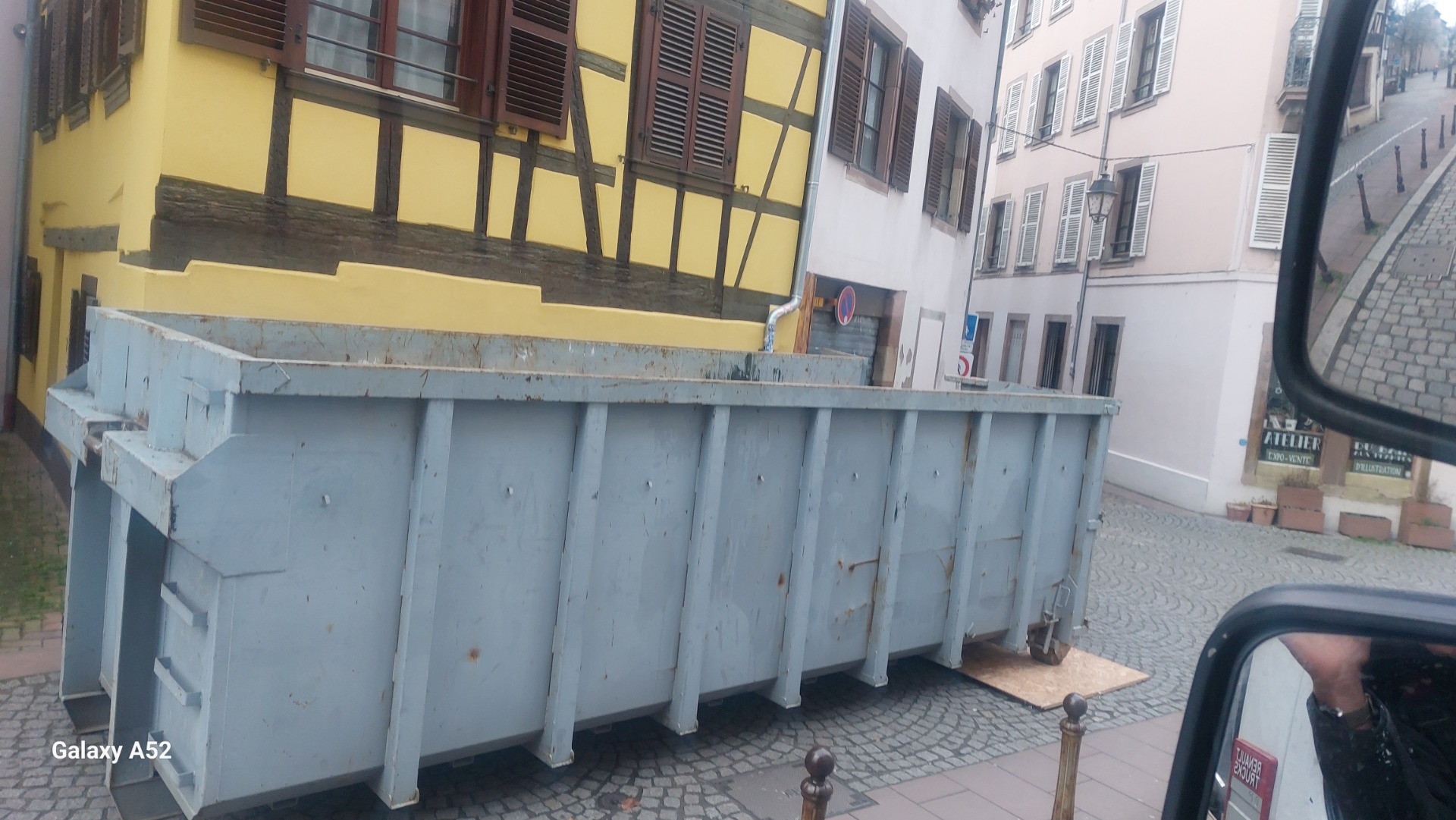 Alsace location benne à Strasbourg et dans le Grand Est haguenau,  molsheim, brumath, lingolsheim, vendenheim, saverne , ersthein,  Benfeld, selestat,  lauterbourg pour une mise en place de benne 10m3, benne 20m3, benne  30m3 pour les déchets végétaux , gravats,  bois,  démolition,  terre,  encombrants,  dib, tout venant,  déchets mélange,  déchets métalliques,  déchets ménager, location benne en alsace recyclage des déchets et revalorisation, pour une demande de location benne chez Grand Est n'hésitez pas à nous contacter 06 78 75 59 17 ☎️  ou mail occaz.ad@noos.fr 