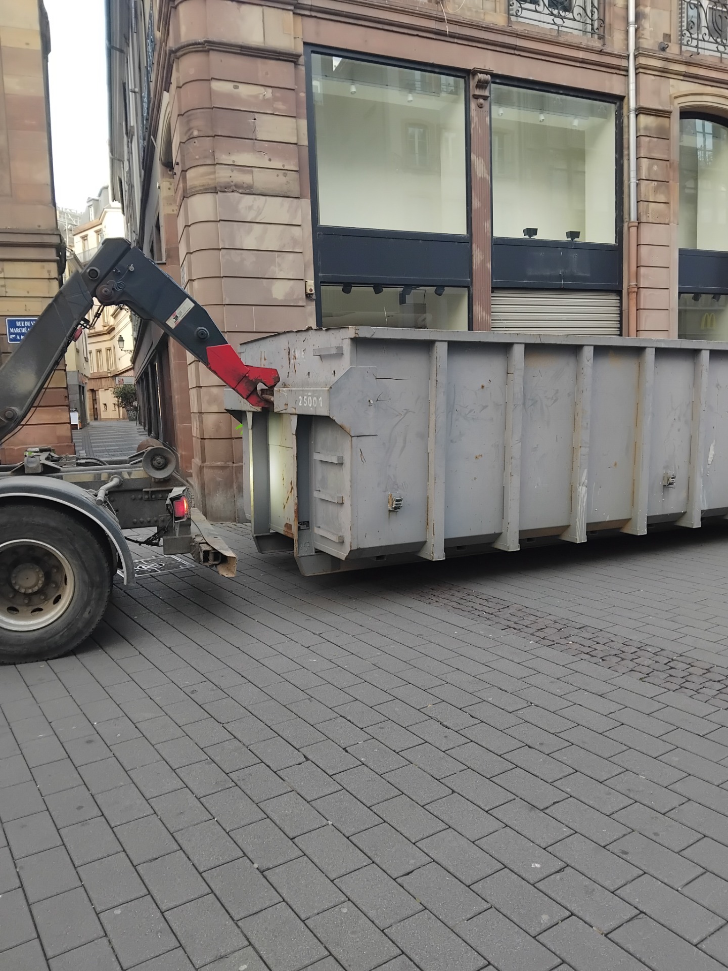 Vous avez un chantier faite appel à AD Services pour une location de benne que vous soyez particuliers, professionnels, collectivités, commerces, administrations, huissiers, restauration nous sommes là pour une mise en place de benne de 3m3,8m3, 10m3, 15m3, 20m3, 30m3, pour l'enlèvement de déchets de fin chantier. Débarras, encombrant, gravats, encombrant, bois, dib, végétaux, carton, emballage,  palette, fer, terre, travaux un devis gratuit n'hésitez pas à nous contacter téléphone ☎️ 0678755917